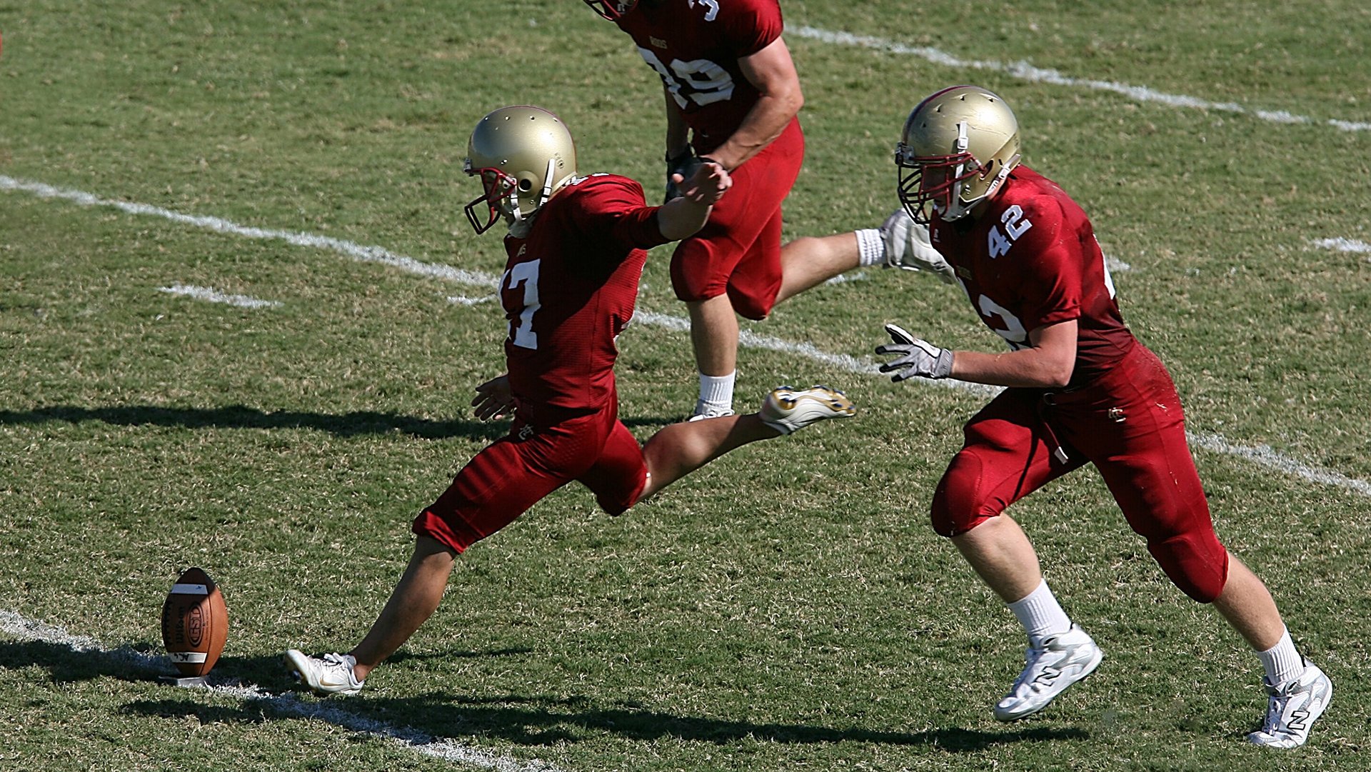 中小学篮球举办校际篮球邀请赛丰富课余生活，小学校园篮球联赛